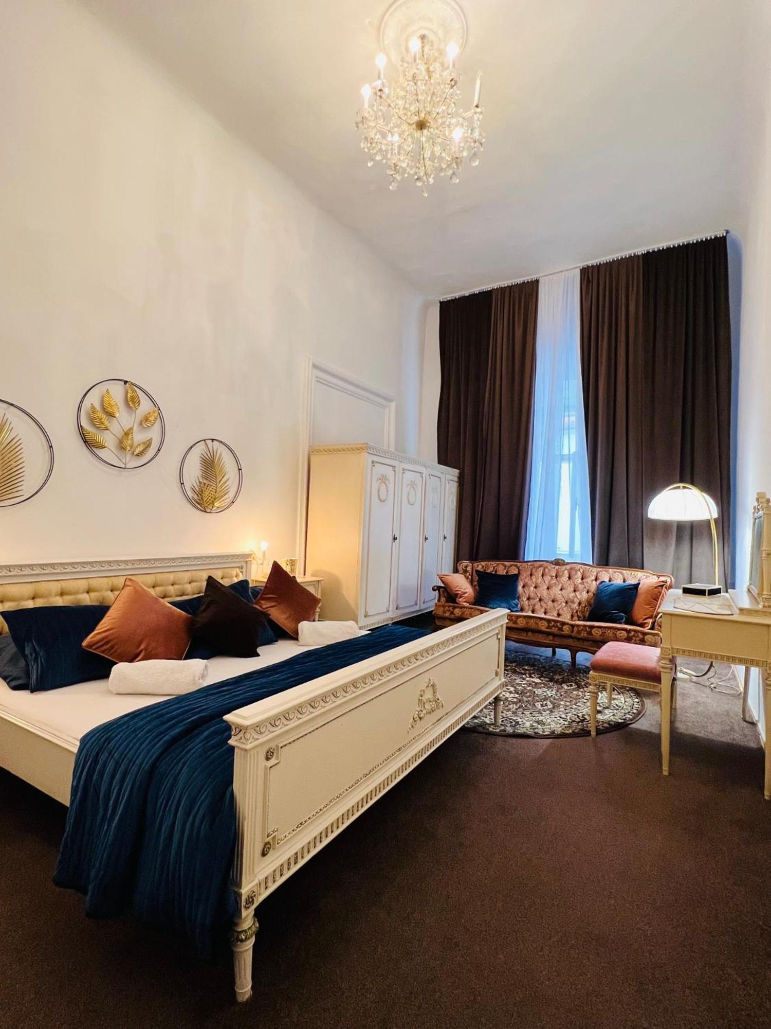 Апартаменты Csaky Palace Bratislava 1 Экстерьер фото